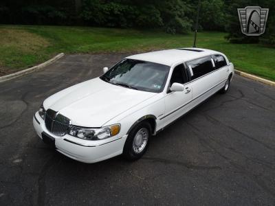 2001 Lincoln Town Car