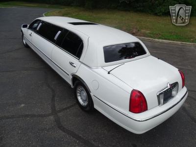 2001 Lincoln Town Car