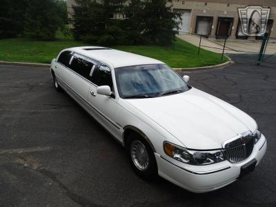 2001 Lincoln Town Car