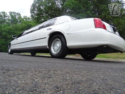 2001 Lincoln Town Car