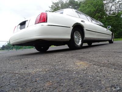 2001 Lincoln Town Car