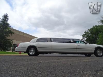 2001 Lincoln Town Car