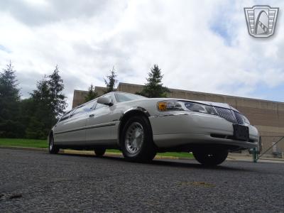 2001 Lincoln Town Car