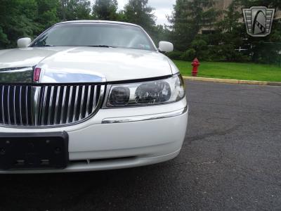 2001 Lincoln Town Car