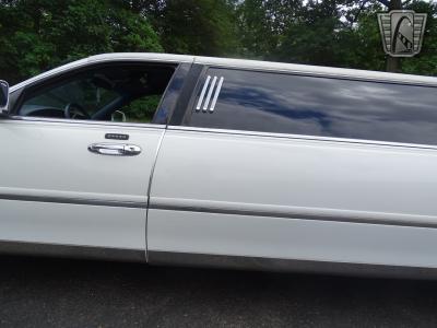 2001 Lincoln Town Car