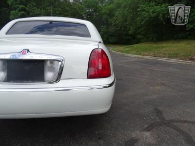 2001 Lincoln Town Car