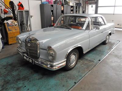 1963 Mercedes - Benz 220 SE Coupe W111