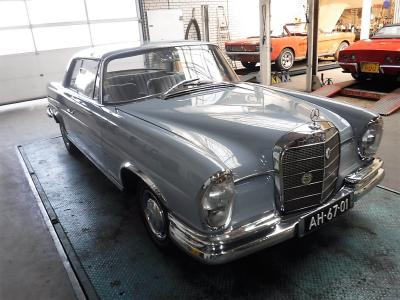 1963 Mercedes - Benz 220 SE Coupe W111