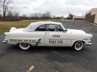 1953 Ford Crestline