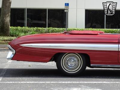 1961 Oldsmobile Starfire