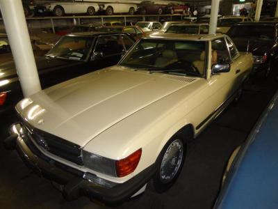 1987 Mercedes - Benz 560 SL white