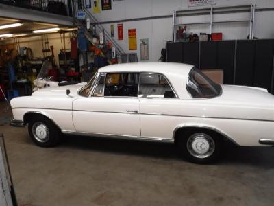 1966 Mercedes - Benz 300SE Coupe white W112