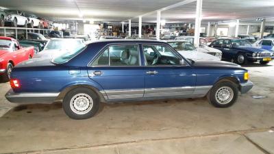 1985 Mercedes - Benz 380SE sedan