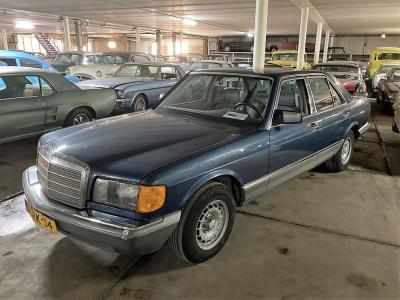 1985 Mercedes - Benz 380SE sedan