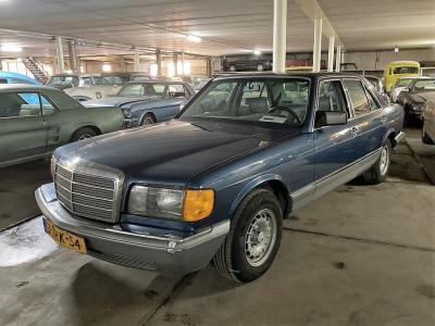 1985 Mercedes - Benz 380SE sedan