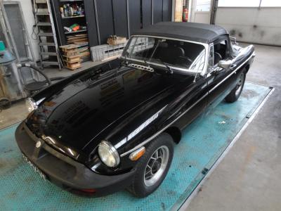 1980 MG B black