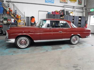 1967 Mercedes - Benz 250SE Coupe red