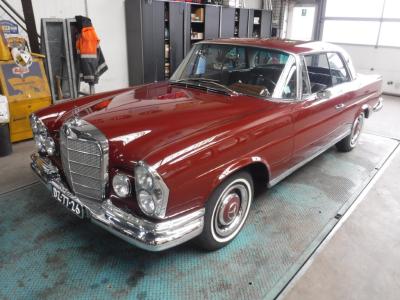 1967 Mercedes - Benz 250SE Coupe red