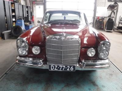 1967 Mercedes - Benz 250SE Coupe red