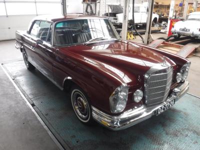 1967 Mercedes - Benz 250SE Coupe red