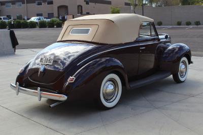 1940 Ford Deluxe