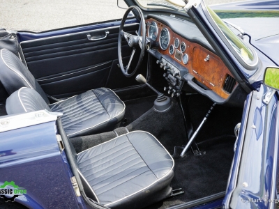 Triumph TR4 blue 1963